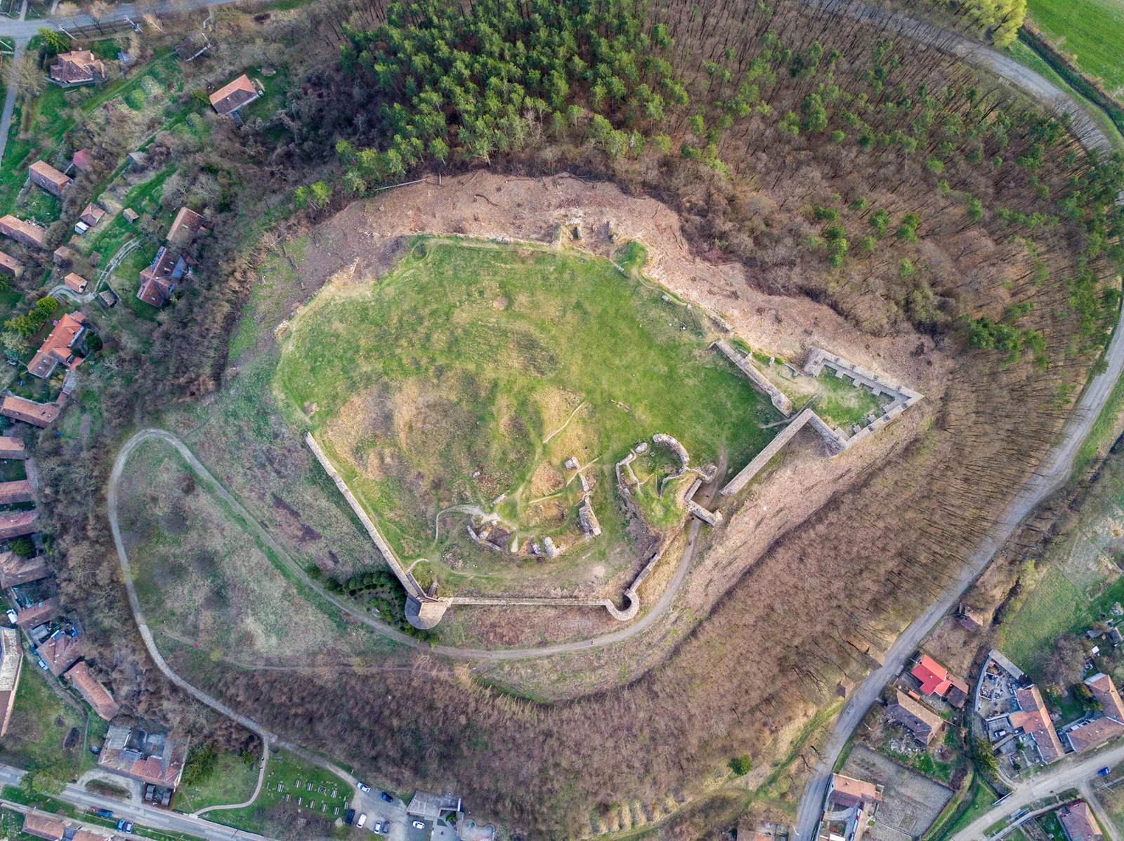 A vár madártávlatból